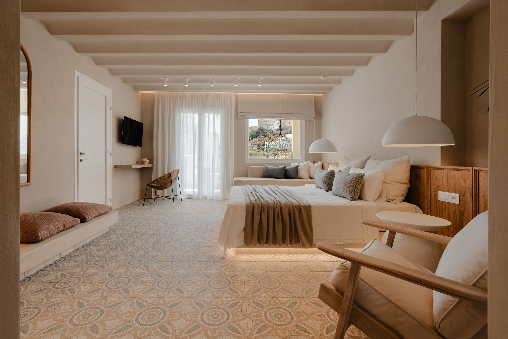 Triple room - City view